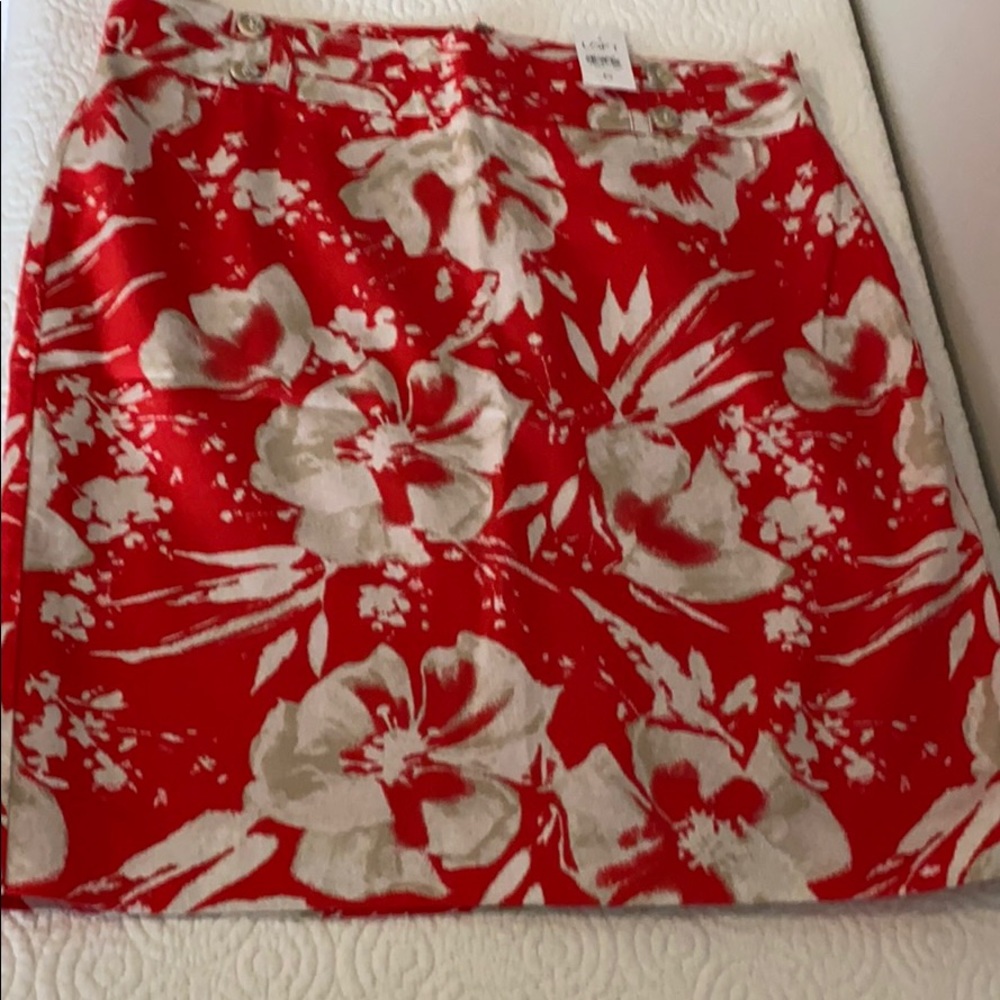 Loft pencil skirt. NWT. Size 6.